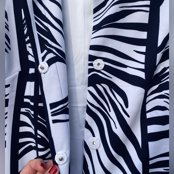 Dennis by Dennis Basso Zebra Print Long Sleeve Tunic Dress - Picture 6 of 12